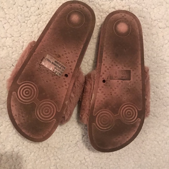 🔴4 for 30🔴 Faux Fur Pink Slipper Slide Sandals - Picture 3 of 4